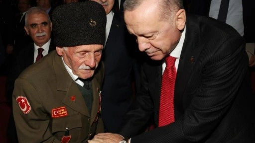 Başkan Erdoğan, Kore Gazisi Uzun ile bir araya geldi