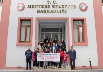 Başkan Gümüş, şampiyon kızları ağırladı
