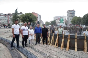 Başkan Işık, &quot;Meydan projesi Zafer Bayramı’na yetiştirilecek şekilde sürüyor&quot;
