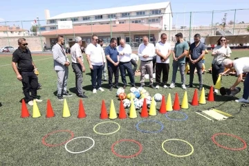 Başkan Metin sözünü tuttu: Çocuklar antrenman malzemelerine ve formalarına kavuştu
