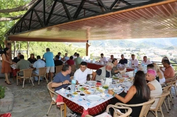 Başkan Oktay gazetecileri ağırladı
