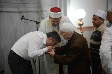 Başkan Oktay Yılmaz bayramı Tatbikat Camii’nde karşıladı

