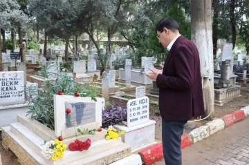 Başkan Özcan, Türkiye’nin ilk kadın Muhtarı Esin’i mezarında ziyaret etti
