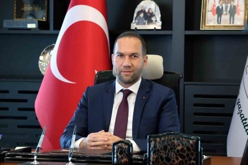 Başkan Özdemir: &quot;Vatan sevgisini mısralarında en güçlü şekilde ifade eden Mehmet Akif Ersoy’u minnetle anıyorum&quot;
