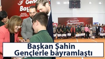 Başkan Şahin gençlerle bayramlaştı