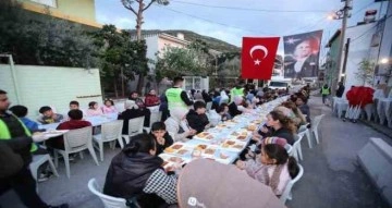 Başkan Sandal, depremzedelerle iftarda buluştu