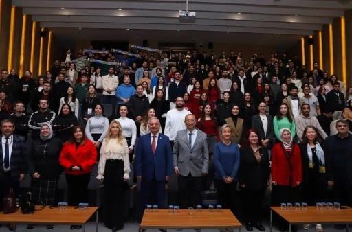 Başkan Yeloğlu, &quot;Plastik Kapaktan Tekerlekli Sandalyeye Yolculuk&quot; seminerine katıldı
