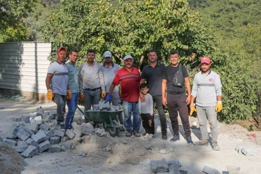 Başkan Yetişkin, 10 yıllık yol sorununu çözdü
