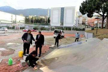 Başkan Yılmaz’dan gençlere skate park
