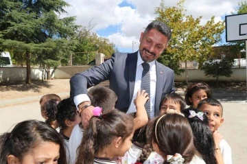 Başkan Yüzügüllü, çocukların gönlünde taht kurdu
