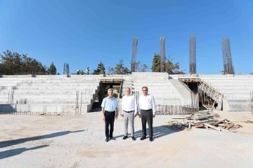 Başkan Zolan, Acıpayam Spor Salonu inşaatını inceledi
