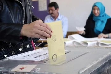 Batı Akdeniz'de 2.4 milyon seçmen sandığa gidiyor