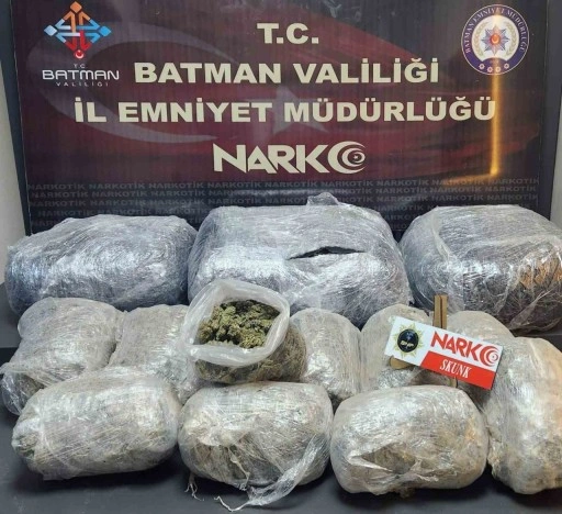 Batman’da bir otomobilde 27 kilo sentetik uyuşturucu ele geçirildi