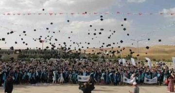 Batman Üniversitesi mezunları törenle uğurlandı