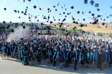 Batman Üniversitesi’nde mezuniyet heyecanı
