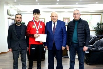 Bayburt Belediyesi Tuğra Boks Spor Kulübü Sporcusu Bedirhan Akburak Türkiye İkincisi Oldu