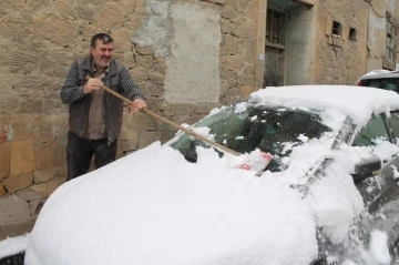 Bayburt güne beyaz örtüyle uyandı
