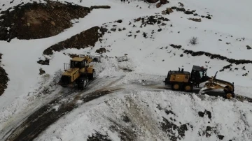 Bayburt İl Özel İdaresi, 978 kilometrelik yol ağı için gece gündüz çalışıyor
