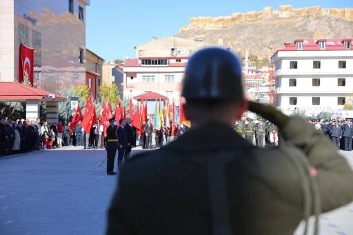 Bayburt’ta 29 Ekim kutlamaları çelenk sunumuyla başladı
