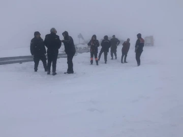 Bayburt’ta aracı kara saplanan vatandaş mahsur kaldığı yaylada kurtarıldı
