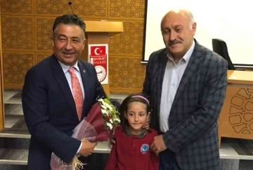 Bayburt’ta ihtiyaç sahibi bin öğrenciye kırtasiye malzemesi dağıtımı gerçekleştirildi
