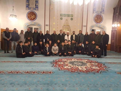 Bayburt’ta ’Vakti Kuşanmak’ etkinlikleri kapsamında sahur yapılıp namaz kılındı
