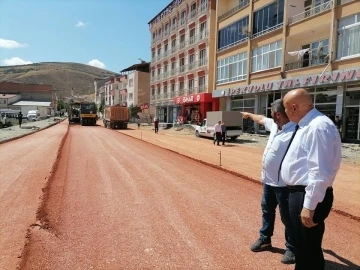 Bayburt’ta yol ve kaldırımlar yenileniyor
