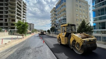 Bayraklı sokaklarına 62 bin metrekare asfalt serimi
