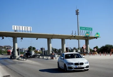 Bayram tatilinde Çeşme otoyolundan giriş-çıkış yapan araç sayıları belli oldu
