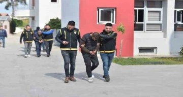 Bebek arabası çalan sevgililer tutuklandı: O anlar kamerada