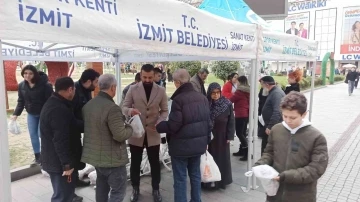 Belediye istiridye mantarları yetiştirip, halka ücretsiz dağıttı
