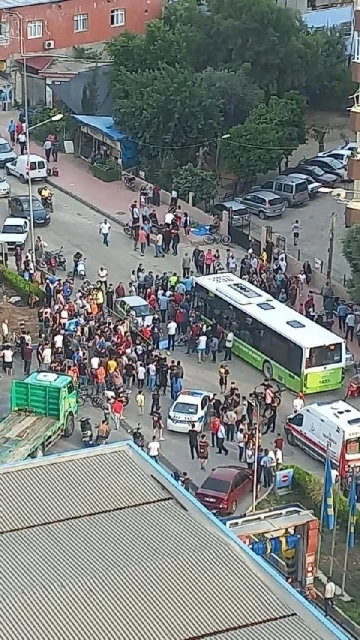 Belediye otobüsüyle motosikletin çarpıştığı kaza kamerada: 1 ölü, 1 yaralı