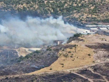 Bergama’da süt işletme tesisine sıçrayan yangın kontrol altında
