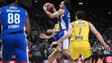 Berlin'de Larkin rüzgârı! Anadolu Efes 2'de 2 yaptı