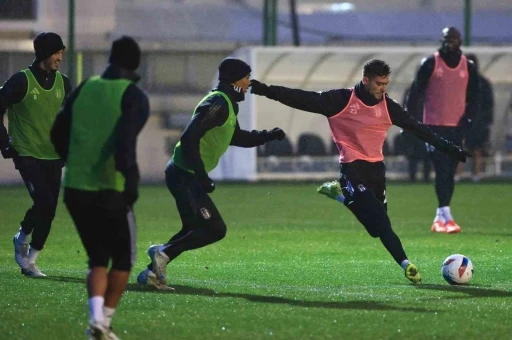 Beşiktaş, Çaykur Rizespor maçı hazırlıklarını sürdürdü
