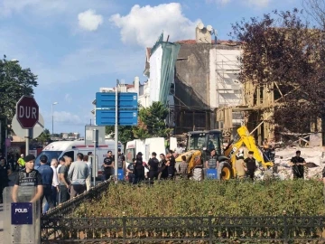 Beşiktaş’ta restorasyon yapılan binadaki çökme
