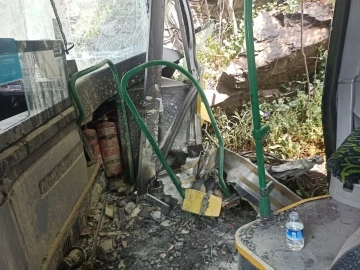 Beykoz’da İETT otobüsü kayalıklara daldı: 6 yaralı

