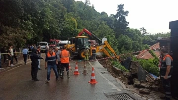 Beykoz’da istinat duvarı çöktü: Göçük altında kalan 1 kişi kurtarıldı
