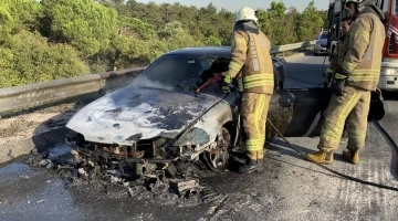 Beykoz TEM Otoyolu’nda otomobil alev alev yandı
