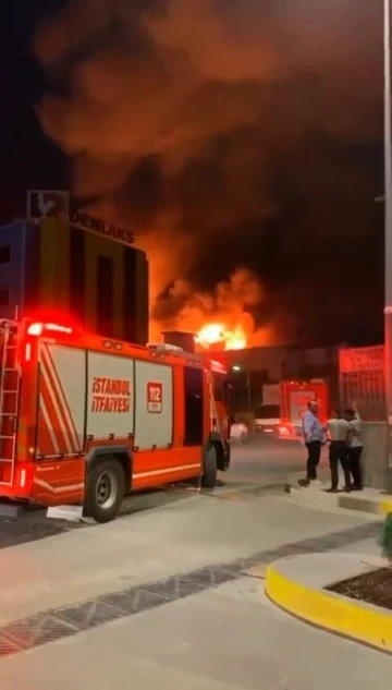 Beylikdüzü’nde iş yerinde büyük yangın
