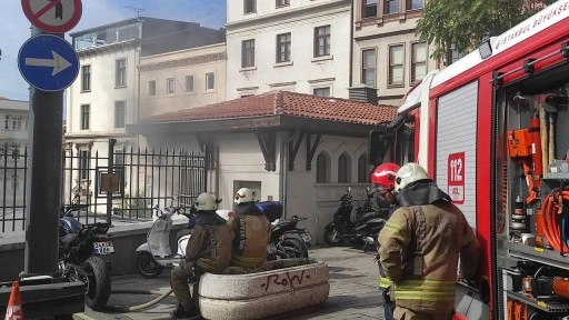 Beyoğlu Belediyesi'nde trafo patladı, bina boşaltıldı