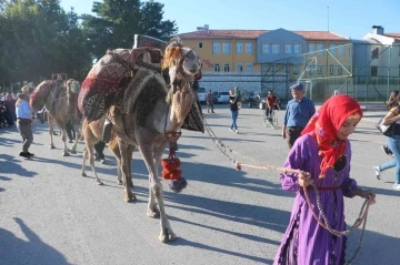 Beyşehir’de develerle temsili Yörük göçü canlandırıldı
