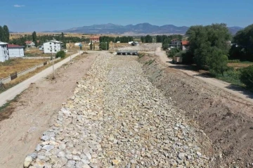 Beyşehir’in mahallesi taşkın riskinden kurtarılıyor
