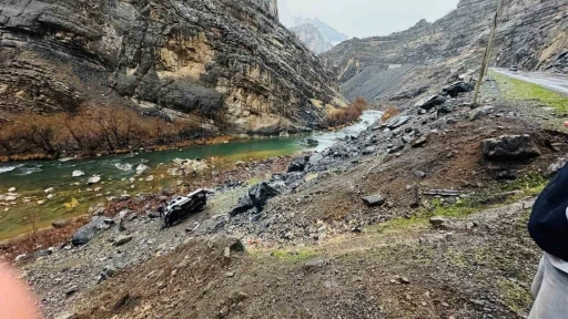 Beytüşşebap’ta kamyonet şarampole yuvarlandı: 1 yaralı
