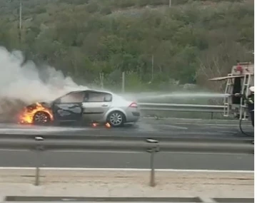 Bilecik’te seyir halindeki araç alev alev yandı
