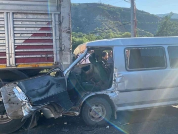 Bilecik’te tarım işçilerini taşıyan minibüs kaza yaptı: 1’i ağır 12 yaralı
