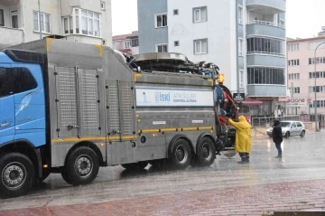 Bilecik’te tıkanan kanalizasyon ve yağmur suyu hatları temizleniyor
