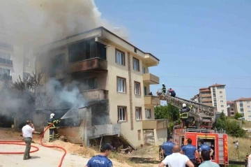 Bilecik’te yanan binada mahsur kalan 1’i bebek 3 kişi son anda kurtarıldı
