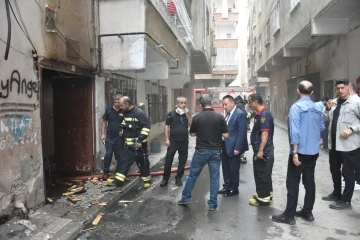 Binada yangın çıktı, Başkan Beyoğlu ev sakinlerini yalnız bırakmadı
