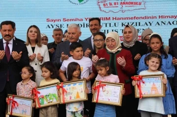 Binali Yıldırım: “Yüzünü Türkiye’ye dönmüş milyonlara karşı da sorumluluğumuz var”
